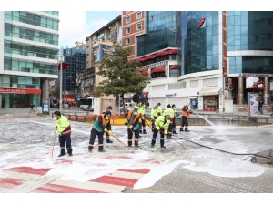 Temizlik İşi Yöresel Müzikle Birleşince Binlerce Beğeni Aldı