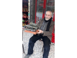 Askerlik Hatırası Tankı Dükkanında Sergiliyor