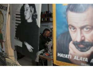 Terzi Dükkanı Sahibi Evlere Kitap Servisine Başladı