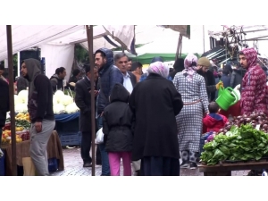 Yasağa Rağmen Aileler Pazara Çocukları İle Geldi