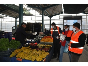 Akşehir’de Maske Ve Eldiven Dağıtımı