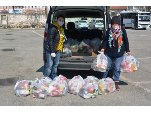 Koronavirüs Sebebiyle Evinden Dışarı Çıkmayan Ailelere “Şefkatli Eller” Desteği