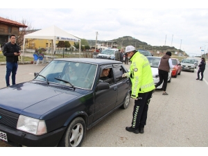 Kula Girişinde Ateş Ölçerli Korona Tedbirleri
