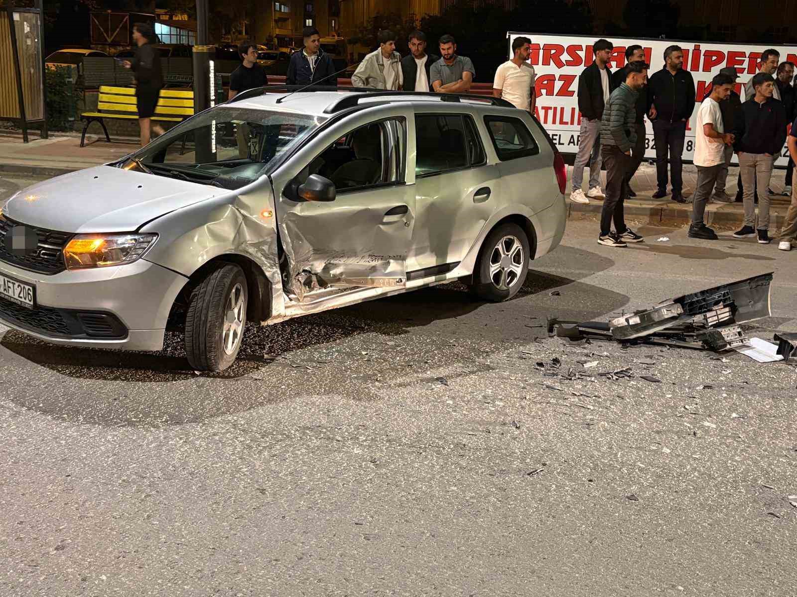 sivas-ta-zincirleme-trafik-kazasi-5-yarali