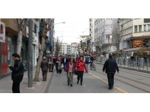 Sokaklardaki Ani Kalabalıklaşmaya Dikkat