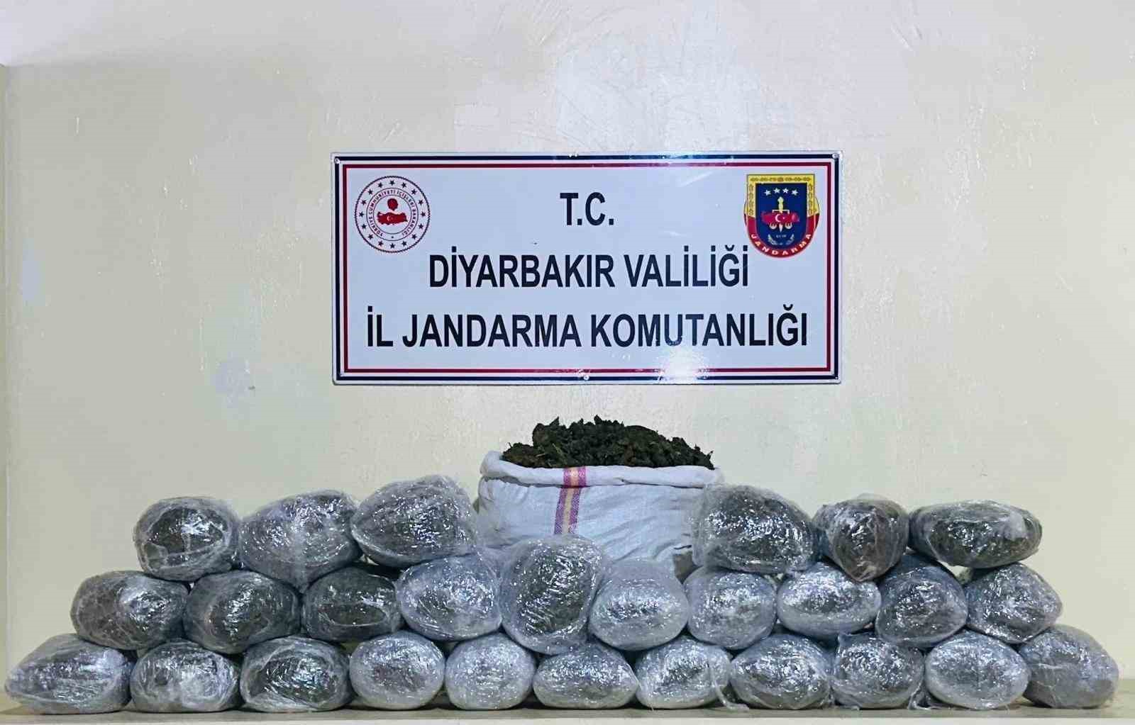 diyarbakir-da-yaklasik-55-kilo-uyusturucu-ele-gecirildi
