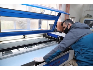 Kartallı Öğretmen Ve Öğrencilerden 3d Yazıcı İle Maske Üretimi