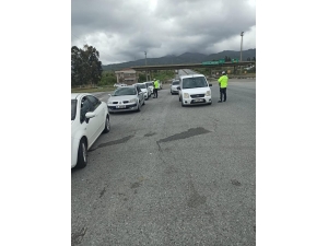 Hatay’da Araçlar Giriş Ve Çıkışlarda Denetleniyor