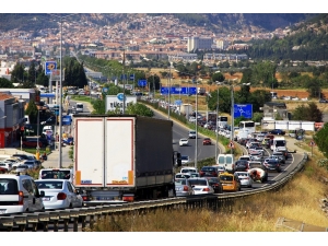 Muğla’da İki Kişiye Bir Araç Düşüyor