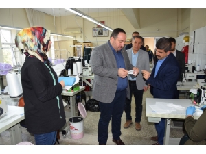 Ekinci Maske Üretim Atölyesini Ziyaret Etti