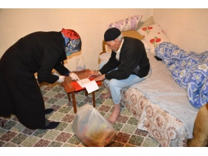 Sarıkamış Kaymakamlığı 65 Yaş Üstü Ve Kronik Hastası Vatandaşlara Gıda Kolisi