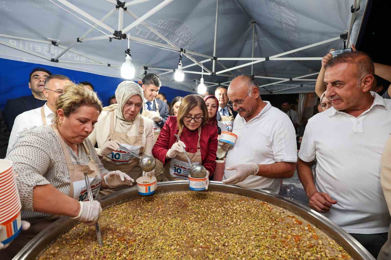 hemseri-dernekleri-festivali-renkli-goruntulerle-acildi