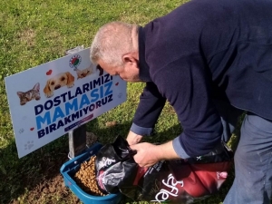 Kepez’da Mama Ve Su Kaplarının Sayısı Artırıldı