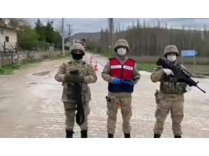 Jandarmadan Vatandaşlara Kurallara Uyulması Çağrısı