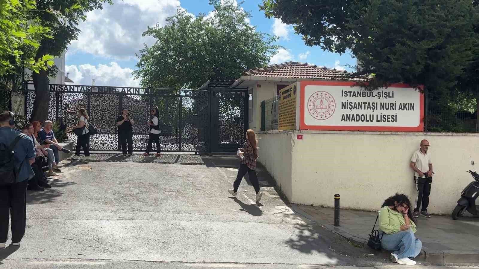 istanbul-da-yks-heyecani-adaylar-sinava-kosarak-girdi
