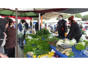 Pazarda Elle Seçmeye Virüs Engeli