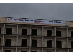 Ürgüp’te ‘Evde Kal’ Pankartları Yüzleri Güldürüyor