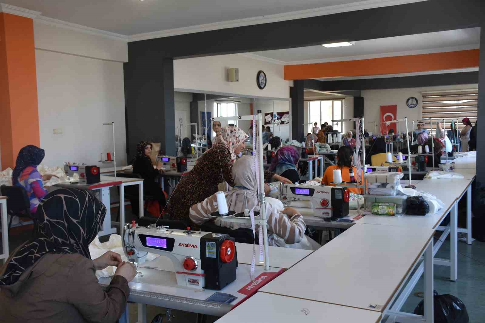 sahinbey-belediyesi-kadinlari-meslek-ogreterek-uretime-dahil-ediyor