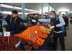 Odunpazarı Belediyesi Pazar Esnafına Maske Dağıttı