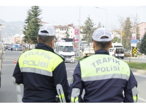 Bir Haftada 725 Sürücüye Hız Sınırı Cezası