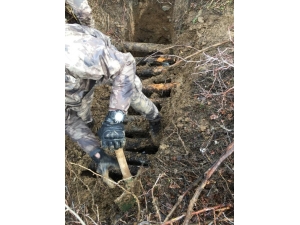 Bitlis’te Araziye Gizlenmiş Yaşam Malzemesi Ele Geçirildi