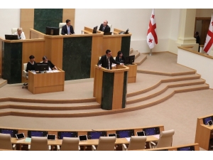 Gürcistan’da Sokağa Çıkma Yasağı İlan Edildi