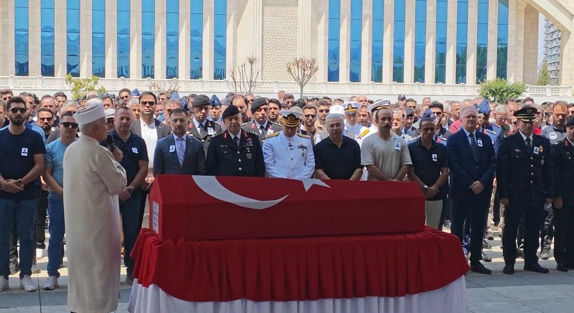 ankara-da-helikopter-kazasinda-hayatini-kaybeden-pilot-son-yolcuguna-ugurlandi