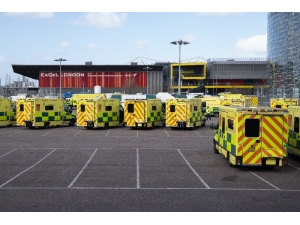 İngiltere’de Konferans Merkezleri Ve Stadyumlar Hastaneye Dönüştürülüyor