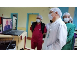 Tarihçi İlber Ortaylı, Korona Virüsle Mücadele Eden Sağlık Çalışanlarıyla Konuştu