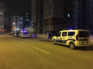 Balkondan Atlayan Genç Kız Ağır Yaralandı