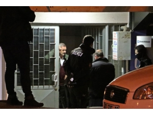 21 Yaşındaki Üniversite Öğrencisi Kız Odasında Boğazından Vurulmuş Halde Ölü Bulundu