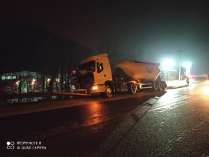 Bariyerlere Ok Gibi Saplandı