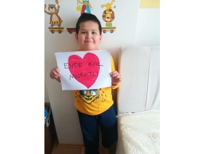 Öğrencilerden Afişlerle "Evde Kal" Çağrısı