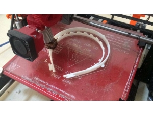 Iğdır Üniversitesi Sağlık Çalışanları İçin Siperlik Üretiyor