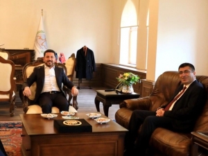 Nevü Rektörü Prof. Dr. Aytekin, Belediye Başkanı Rasim Arı’yı Ziyaret Etti