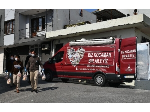 İzmir’de İhtiyaç Sahiplerine Çorba Ve Ekmek