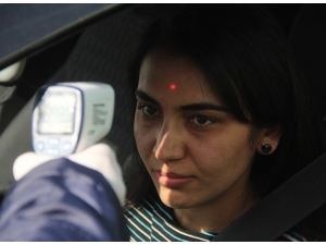 Adana’ya Gelen Herkesin Ateşi Ölçüldü, Evlerine Gönderildi