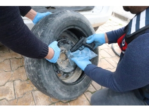 Kaçak 18 Tabancayı Stepne Lastiğine Gizledi