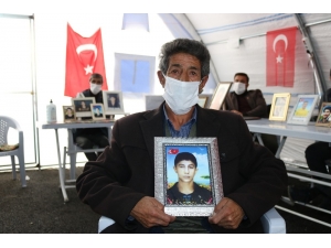 Hdp Önündeki Ailelerin Evlat Nöbeti 211’inci Gününde