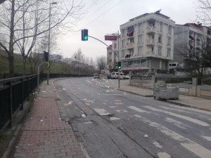 Atık Su Deresi Beyaza Büründü, Köpükler Etrafa Uçuştu