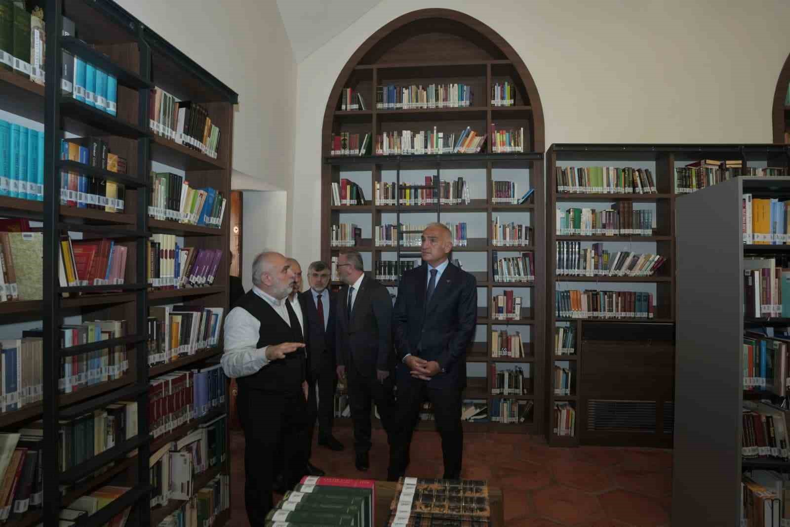 bakan-ersoy-kultur-politikalarimizin-dusunce-perspektifiyle-sekillenmesine-katki-sunacak-her-degerlendirmeyi-kiymetli-buluyoruz