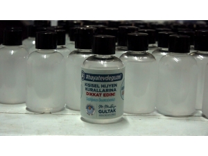 Akdeniz Belediyesi, Vatandaşlara El Dezenfektanı Dağıtıyor