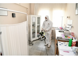 Çayırova’da Eczaneler Ve Sağlık Ocakları Dezenfekte Ediliyor
