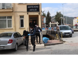 Camiden Musluk Çalan Hırsızlar Yakalandı