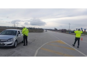 Kulu’da Polisler Ateş Ölçümü Yaptı, Uyarılarda Bulundu