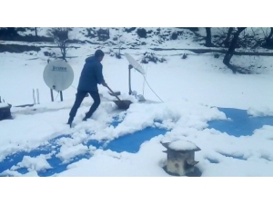 Siirt’te Martın Sonunda Yağan Kar Köylüleri Şaşırttı