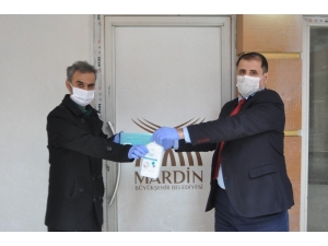Mardin’de Basın Mensuplarına Maske Ve Eldiven Desteği