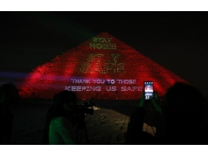 Mısır Piramitlerinden Dünyaya "Evde Kal" Mesajı