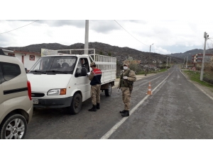 Çüngüş’te İl Dışından Gelenler Sağlık Kontrolünden Geçiriliyor