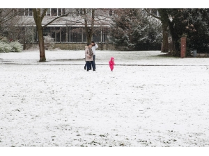 Almanya’da Kar Yağışı Sokakları Beyaza Bürüdü